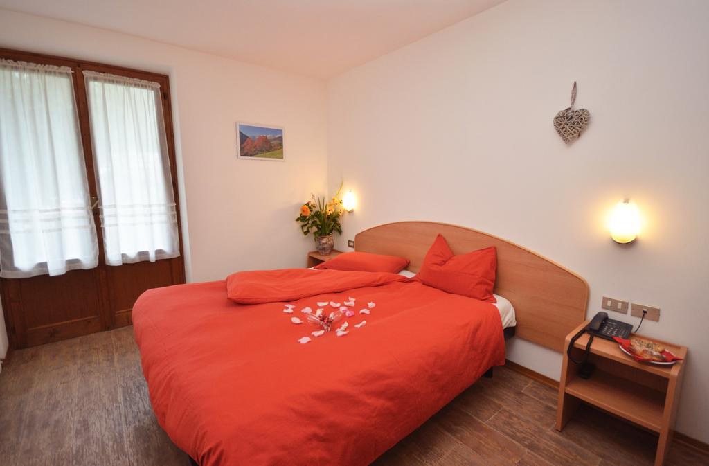 Albergo Sporting Peio Fonti Exteriör bild