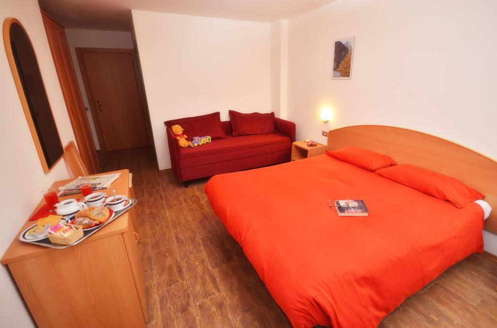 Albergo Sporting Peio Fonti Exteriör bild